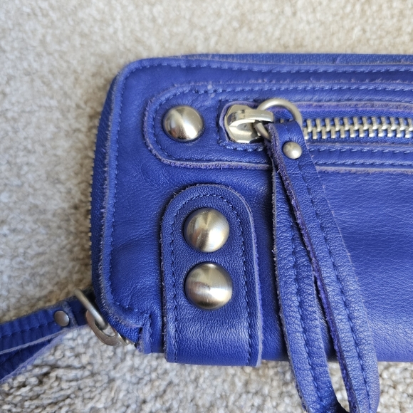 Linea Pelle Cobalt Leather Dylan Zip Wallet - Picture 7 of 17